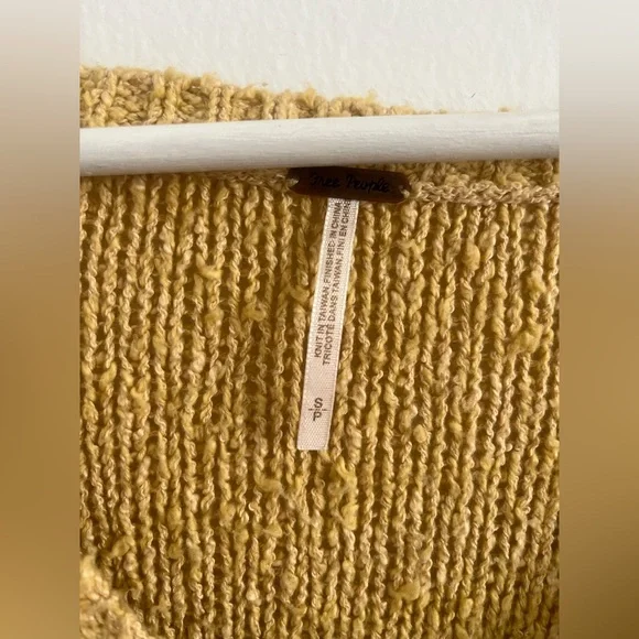 FREE PEOPLE Cross My Heart Yellow Loose Cable Knit Sweater Sz S Boho grunge fray - Picture 4 of 9